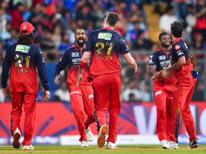 IPL 2026: Salt, Patidar fifties, fine bowling power RCB to 18-run win over MI (Ld)