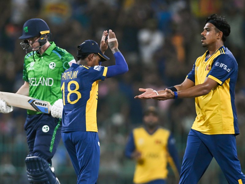 टी20 वर्ल्ड कप: हैट्रिक से चूके थीक्षाना, श्रीलंका ने आयरलैंड को 20 रन से हराया