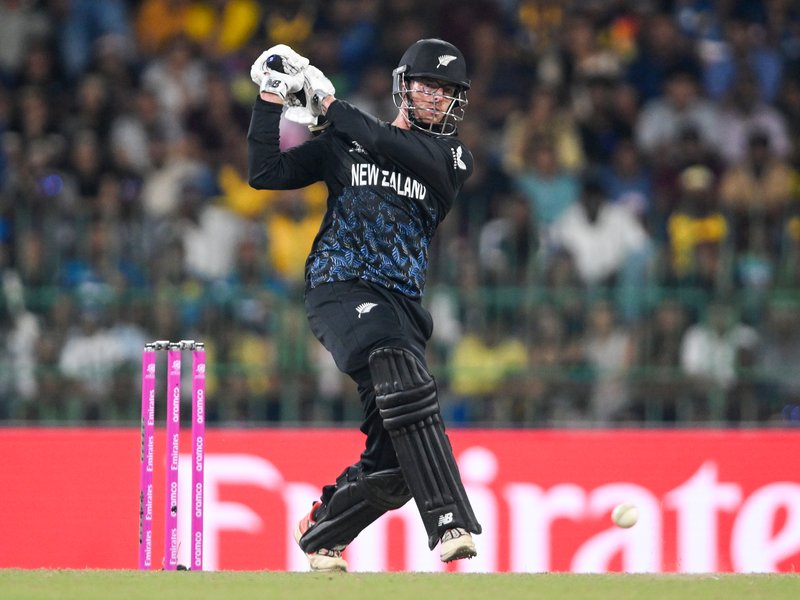 टी20 अंतरराष्ट्रीय क्रिकेट में मिचेल सेंटनर का अनूठा 'डबल', सिर्फ 6 खिलाड़ी कर सके ऐसा