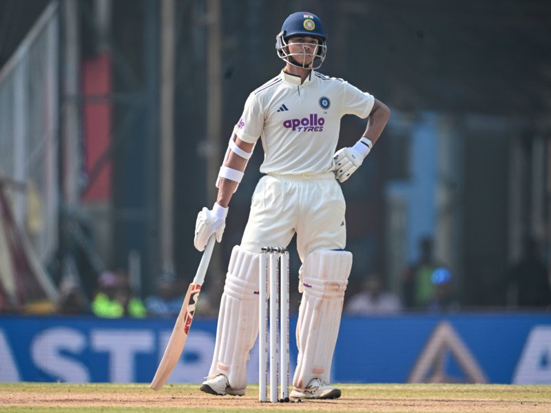 गुवाहाटी टेस्ट : भारत ने महज 27 रन पर गंवाए 2 विकेट, अंतिम दिन 522 रन की दरकार