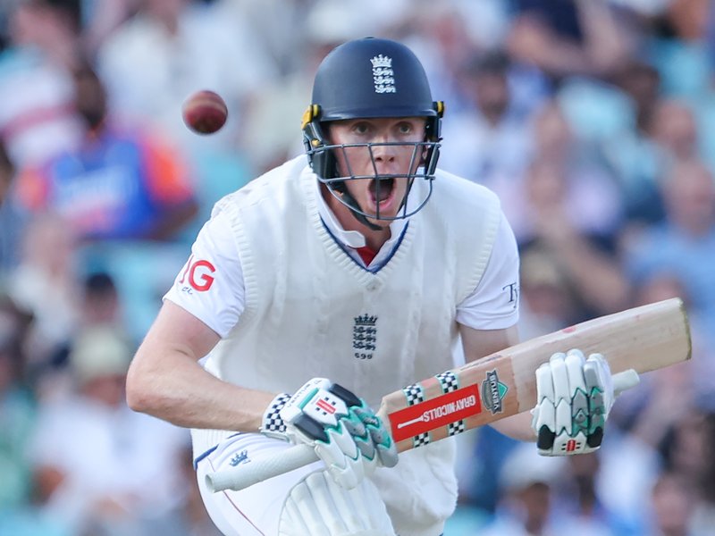 Zak Crawley signs one-year Kent extension after losing England central contract 