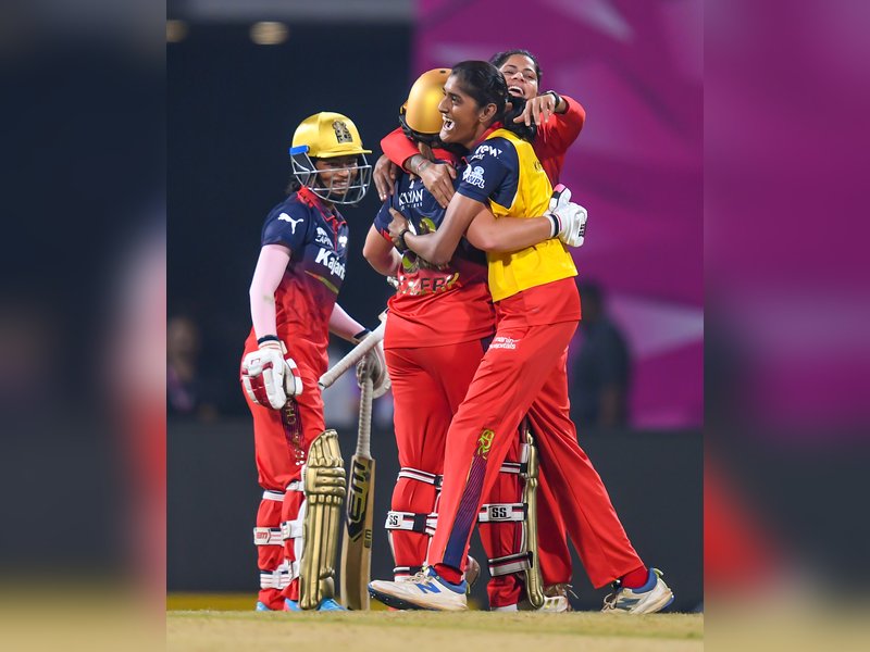 Nadine de Klerk pulls off a heist as Royal Challengers Bengaluru (RCB) steal thrilling three-wicket win over Mumbai Indians in the opening match of the Women's Premier League (WPL) 2026 at the DY Patil Stadium in Navi Mumbai on Friday. Photo credit: IANS