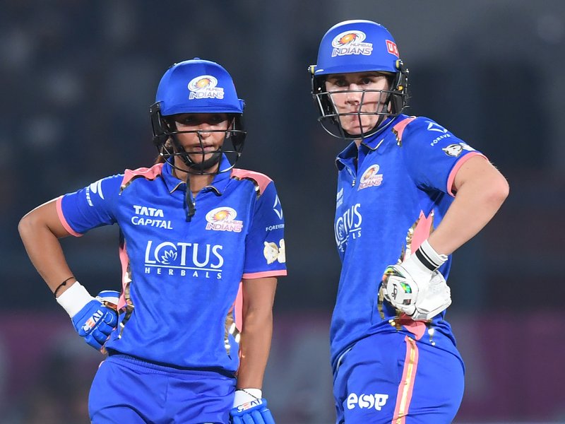 डब्ल्यूपीएल: ब्रंट का तूफानी शतक, आरसीबी को हराकर एमआई ने बरकरार रखी उम्मीदें