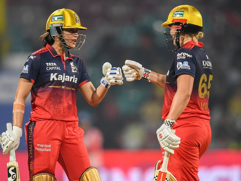 डब्ल्यूपीएल: कप्तान मंधाना ने खेली 96 रन की तूफानी पारी, आरसीबी ने लगाया 'जीत का चौका'