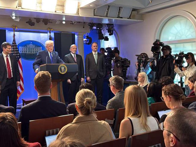 सुप्रीम कोर्ट के फैसले से बौखलाए ट्रंप, सभी देशों पर तुरंत लागू होगा 10 फीसदी ग्लोबल टैरिफ