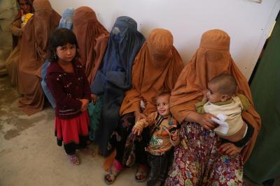 Pakistan, Iran deport over 3,500 Afghan refugees in single day: Taliban