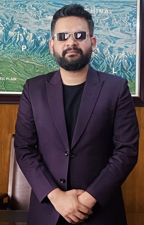 नेपाल के पूर्व पीएम प्रचंड को मिली जीत, केपी ओली को पछाड़कर भारी मतों से आगे बढ़ रहे बालेन शाह