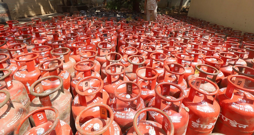 Centre orders uninterrupted supply of piped natural gas, LPG for cooking (Lead)