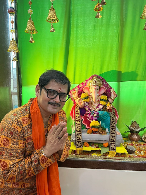  Rohitashv Gour’s daughter welcomed Ganpati Bappa home allowing him to fulfil work commitments