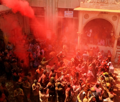 ब्रजमंडल में भगवान और भक्त का मिट जाता है भेद, (File Pics)