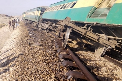 Four killed, over 30 injured after train derails in Pakistan's Punjab 