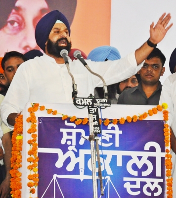 भगवंत मान की पत्नी पर गंभीर आरोपों के बाद हमलावर विपक्ष, मांगा पंजाब के मुख्यमंत्री का इस्तीफा भगवंत मान की पत्नी पर गंभीर आरोपों के बाद हमलावर विपक्ष, मांगा पंजाब के मुख्यमंत्री का इस्तीफा