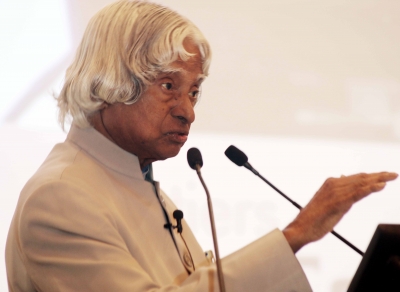 कमाल के कलाम गैरराजनीतिक पृष्ठभूमि वाले मिसाइल मैन, जिनके फैसलों ने सरकार को सोच में डाला कमाल के कलाम गैरराजनीतिक पृष्ठभूमि वाले मिसाइल मैन, जिनके फैसलों ने सरकार को सोच में डाला
