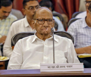 मुंबई  एनसीपी (एसपी) के अध्यक्ष शरद पवार अस्पताल में भर्ती, हालत स्थिर