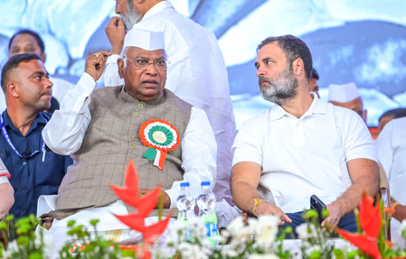 कांग्रेस ने यूपी में आराधना मिश्रा ‘मोना’ को बनाया प्रदेश अध्यक्ष, परगट सिंह को पंजाब की कमान कांग्रेस ने यूपी में आराधना मिश्रा ‘मोना’ को बनाया प्रदेश अध्यक्ष, परगट सिंह को पंजाब की कमान