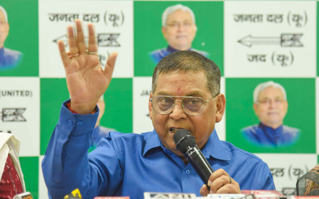 लालू सजायाफ्ता के लिए वोट मांग सकते हैं, शपथ ग्रहण में नहीं आ सकते नीरज कुमार लालू सजायाफ्ता के लिए वोट मांग सकते हैं, शपथ ग्रहण में नहीं आ सकते नीरज कुमार