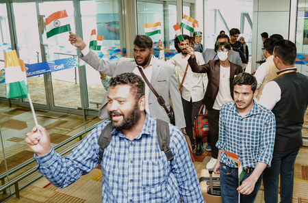 ईरान में पढ़ रहे छात्रों के पासपोर्ट दिलाने और हालात बिगड़ने पर निकासी की हो व्यवस्था : एआईएमएसए