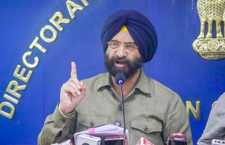 सिरसा ने औद्योगिक क्षेत्रों के रखरखाव और सड़कों के पुनर्विकास प्लान की समीक्षा की, सुधार और धूल नियंत्रण को निर्देश