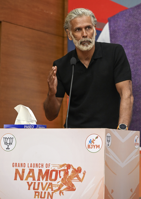 दौड़ते-दौड़ते सफाई ‘प्लॉगिंग’ कैसे बन रहा है फिटनेस, दोस्ती और पर्यावरण का नया ग्लोबल ट्रेंड