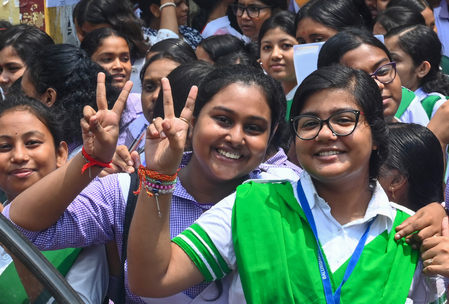 बंगाल में 12वीं के नतीजे घोषित मुख्यमंत्री सुवेंदु ने छात्रों को दी बधाई, उज्ज्वल भविष्य की कामना की बंगाल में 12वीं के नतीजे घोषित मुख्यमंत्री सुवेंदु ने छात्रों को दी बधाई, उज्ज्वल भविष्य की कामना की