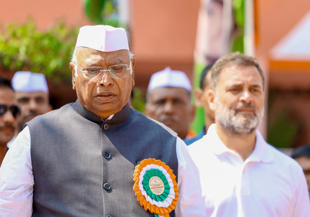 श्रीकाकुलम मंदिर हादसा मल्लिकार्जुन खड़गे और राहुल गांधी ने जताया दुख, राहत-बचाव कार्य तेज करने की अपील श्रीकाकुलम मंदिर हादसा मल्लिकार्जुन खड़गे और राहुल गांधी ने जताया दुख, राहत-बचाव कार्य तेज करने की अपील