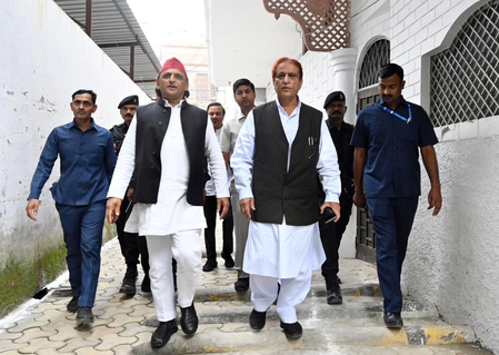 आजम पर ईडी की कार्रवाई को लेकर अखिलेश बोले-विपक्षी नेताओं को निशाना बना रही सरकार आजम पर ईडी की कार्रवाई को लेकर अखिलेश बोले-विपक्षी नेताओं को निशाना बना रही सरकार