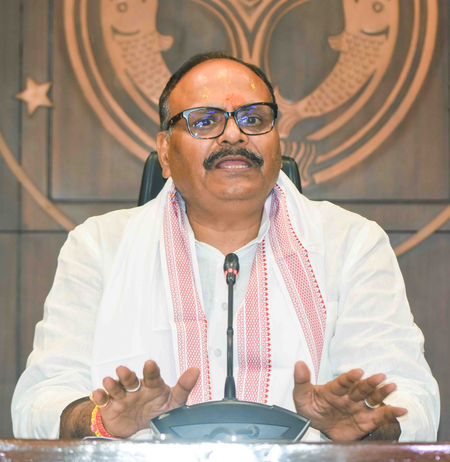 'चैट जीपीटी से राजनीति नहीं हो सकती', ब्रजेश पाठक का अखिलेश यादव पर हमला