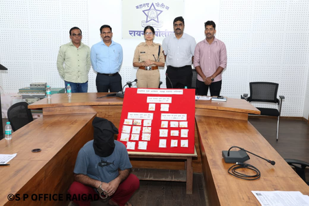 महाराष्ट्र  लग्जरी कारों से चोरी करने वाले गिरोह का भंडाफोड़, 4 गिरफ्तार; 15.5 लाख का सोना जब्त महाराष्ट्र  लग्जरी कारों से चोरी करने वाले गिरोह का भंडाफोड़, 4 गिरफ्तार; 15.5 लाख का सोना जब्त