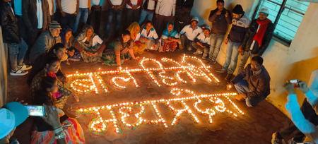 मध्य प्रदेश के स्थापना दिवस की पूर्व संध्या पर दीपकों की रोशनी मध्य प्रदेश के स्थापना दिवस की पूर्व संध्या पर दीपकों की रोशनी