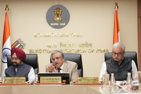 बिहार चुनाव के पर्यवेक्षकों के साथ चुनाव आयोग की बैठक, निष्पक्ष-पारदर्शी मतदान सुनिश्चित करने के निर्देश बिहार चुनाव के पर्यवेक्षकों के साथ चुनाव आयोग की बैठक, निष्पक्ष-पारदर्शी मतदान सुनिश्चित करने के निर्देश