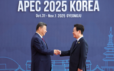 South Korea's Lee, China's Xi set for summit talks, with Seoul saying denuclearisation of Korean Peninsula on agenda South Korea's Lee, China's Xi set for summit talks, with Seoul saying denuclearisation of Korean Peninsula on agenda