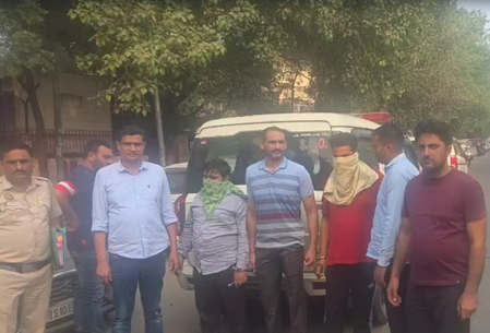 दिल्ली एएटीएस ने दो वाहन चोरों को किया गिरफ्तार, 4 चोरी की गाड़ियां बरामद दिल्ली एएटीएस ने दो वाहन चोरों को किया गिरफ्तार, 4 चोरी की गाड़ियां बरामद