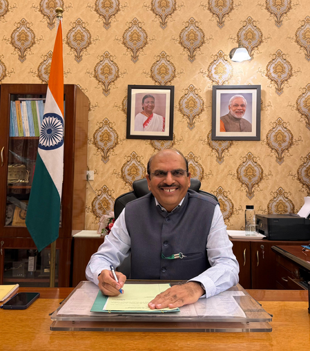 आईडीएएस अधिकारी राजकुमार अरोड़ा ने रक्षा सेवा के वित्तीय सलाहकार का पदभार संभाला आईडीएएस अधिकारी राजकुमार अरोड़ा ने रक्षा सेवा के वित्तीय सलाहकार का पदभार संभाला