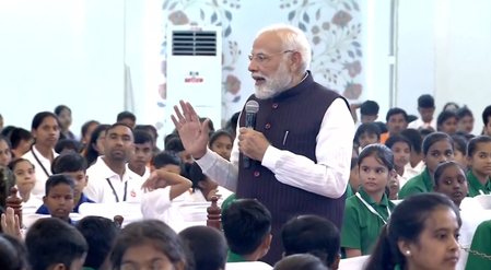 दिल की बात कार्यक्रम  पीएम मोदी को अपने बीच पाकर उत्साहित हुए बच्चे, देश सेवा है सपना दिल की बात कार्यक्रम  पीएम मोदी को अपने बीच पाकर उत्साहित हुए बच्चे, देश सेवा है सपना