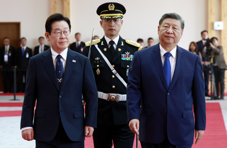 Lee, Xi discuss peace efforts, practical cooperation in first summit Lee, Xi discuss peace efforts, practical cooperation in first summit