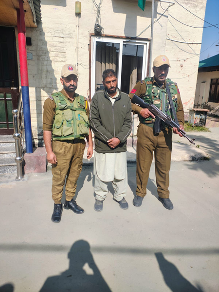 जम्मू-कश्मीर बारामूला पुलिस की बड़ी कार्रवाई, 23 साल से फरार आरोपी गिरफ्तार