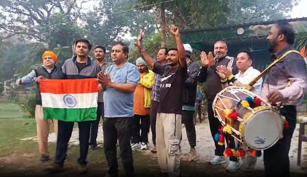 ढोल की थाप पर नाचे फैंस, देश के कोने-कोने में भारत की जीत का जश्न
