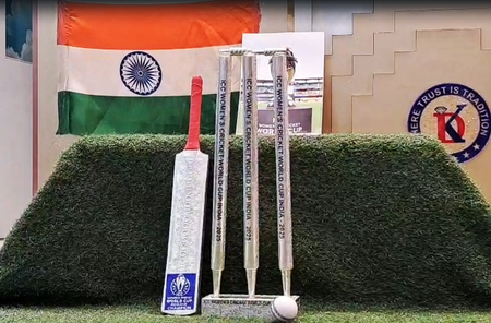 विश्व चैंपियन टीम इंडिया को भेंट में मिलेगा चांदी का बैट और स्टंप्स विश्व चैंपियन टीम इंडिया को भेंट में मिलेगा चांदी का बैट और स्टंप्स