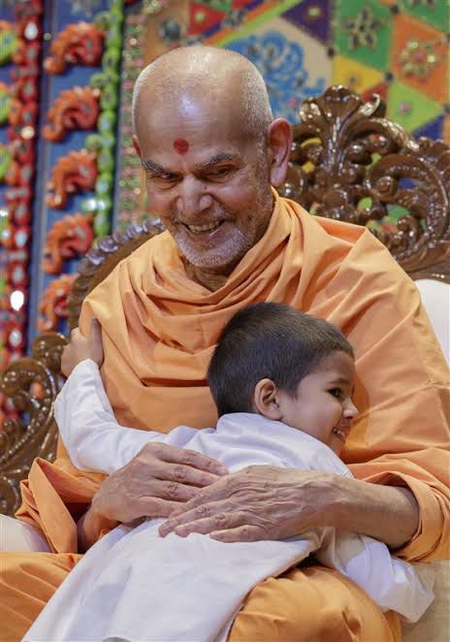 परम पूज्य महंत स्वामी महाराज बाल्यकाल से ही तेजस्वी, निडर और अध्यात्ममय व्यक्तित्व की प्रेरणास्रोत झलक