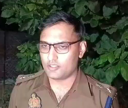 बाराबंकी  ट्रक और कार की टक्कर में छह की मौत, दो घायल बाराबंकी  ट्रक और कार की टक्कर में छह की मौत, दो घायल