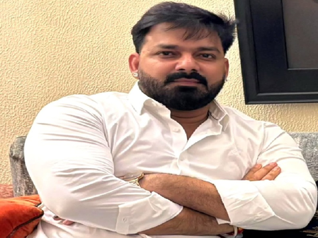 तुमने 500 जिंदगी खराब की है, पवन सिंह का खेसारी लाल यादव पर पलटवार तुमने 500 जिंदगी खराब की है, पवन सिंह का खेसारी लाल यादव पर पलटवार