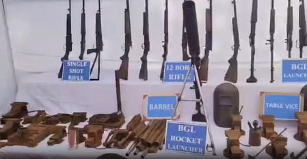 छत्तीसगढ़ नक्सलियों की अवैध हथियार-निर्माण फैक्ट्री ध्वस्त, भारी मात्रा में हथियार बरामद छत्तीसगढ़ नक्सलियों की अवैध हथियार-निर्माण फैक्ट्री ध्वस्त, भारी मात्रा में हथियार बरामद