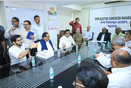 महाराष्ट्र के विपक्षी दलों ने अपनी शिकायतों को लेकर चुनाव आयोग को पत्र सौंपा