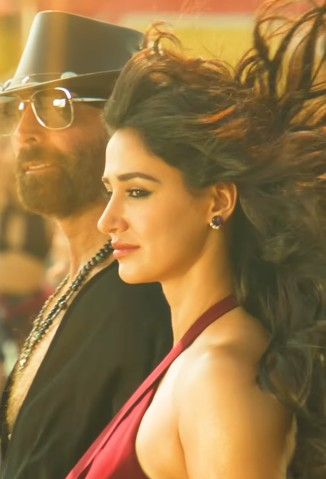 Akshay Kumar remembers ‘Queen Katrina’ as he recreates 'Ek Uncha Lamba Kad' with Disha Patani in 'Welcome to the Jungle'