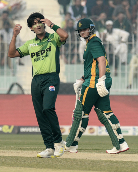 वनडे सीरीज डिकॉक और प्रिटोरियस की फिफ्टी के बावजूद 263 पर सिमटी दक्षिण अफ्रीका वनडे सीरीज डिकॉक और प्रिटोरियस की फिफ्टी के बावजूद 263 पर सिमटी दक्षिण अफ्रीका