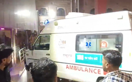 जोधपुर के बावड़ी के पास गैस वेल्डिंग के दौरान ब्लास्ट, 10 से ज्यादा लोग घायल जोधपुर के बावड़ी के पास गैस वेल्डिंग के दौरान ब्लास्ट, 10 से ज्यादा लोग घायल