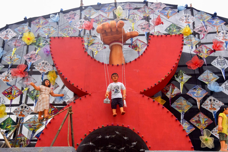 किशोर श्रमिकों की नियुक्ति पर श्रम विभाग की सख्ती, नोएडा की दो कंपनियों को नोटिस जारी