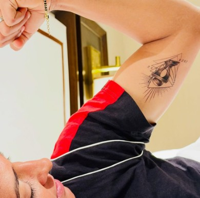 भारतीय कप्तान हरमनप्रीत कौर ने अपनी बांह पर बनवाई विश्व कप ट्रॉफी की टैटू