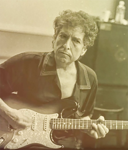 Bob Dylan receives honorary doctorate from Berklee College of Music