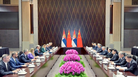 चीनी प्रधानमंत्री ने सर्बियाई समकक्ष से मुलाकात की चीनी प्रधानमंत्री ने सर्बियाई समकक्ष से मुलाकात की